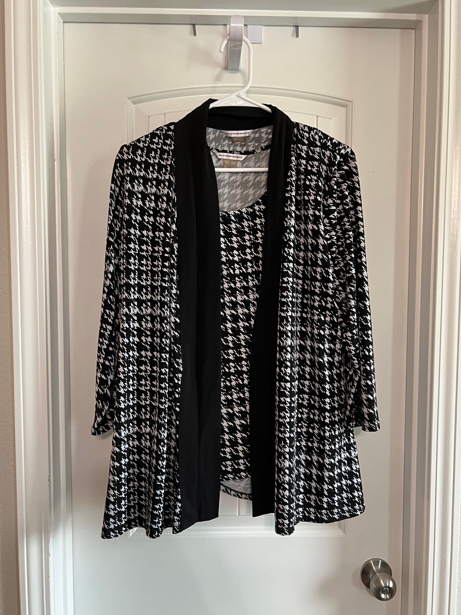 Alison Daley Tank Top and Cardigan Set - Size M / L