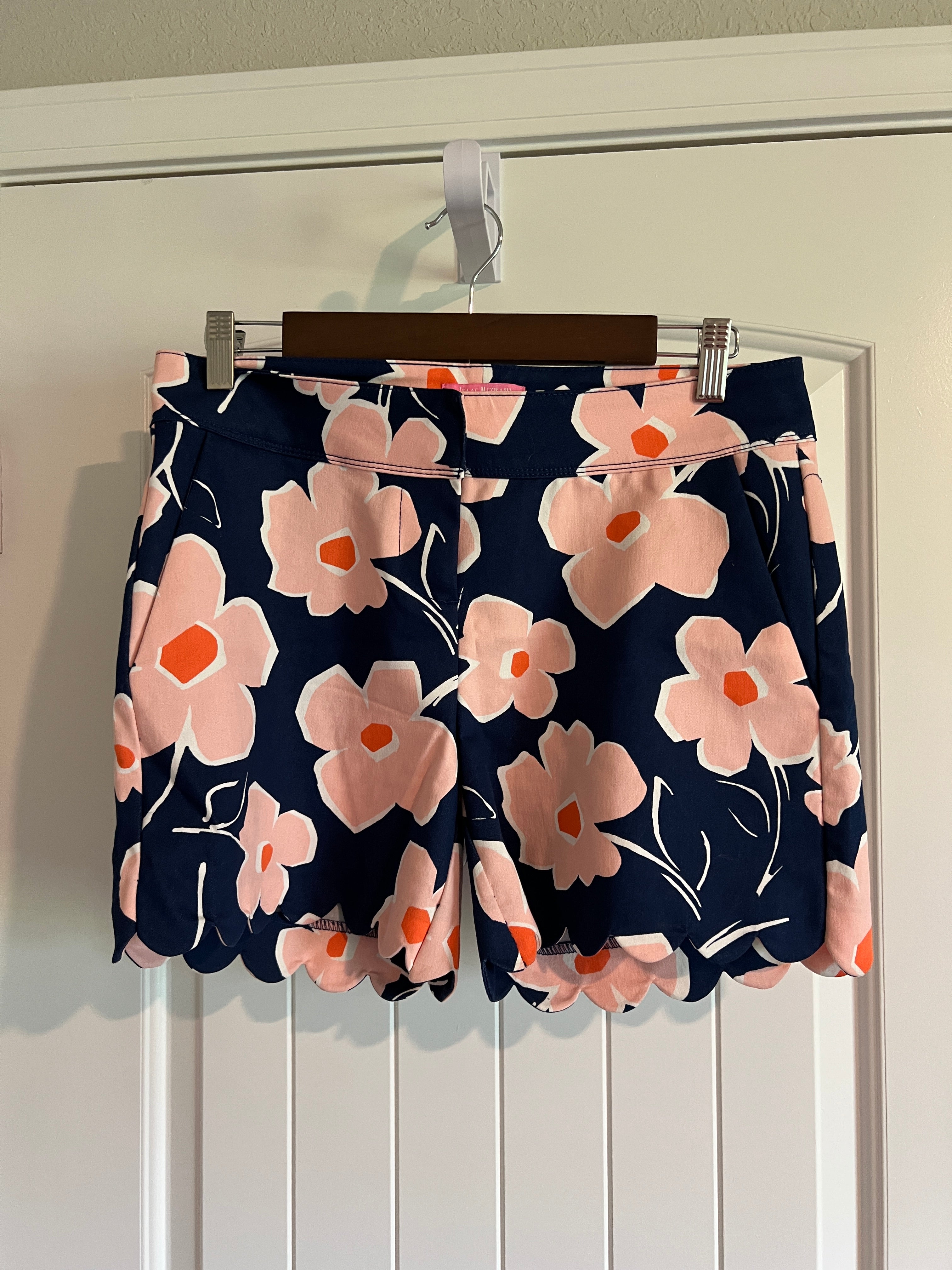 Isaac Mizrahi Floral Print Shorts - Size 4 / 27