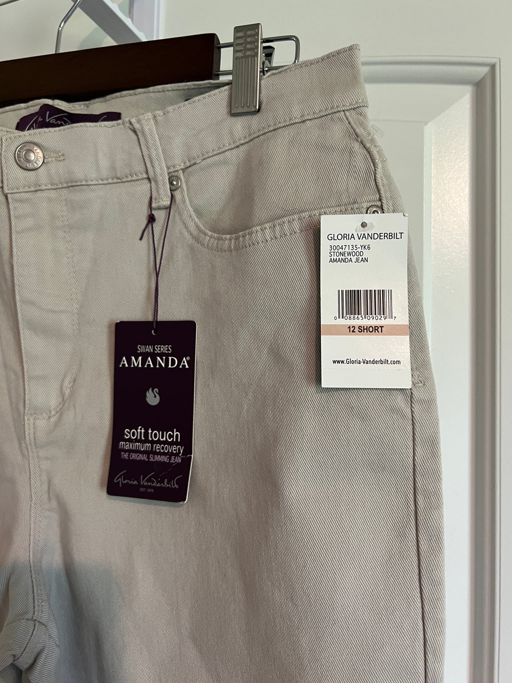 NWT Gloria Vanderbilt Amanda Jeans - Size 12 / 31