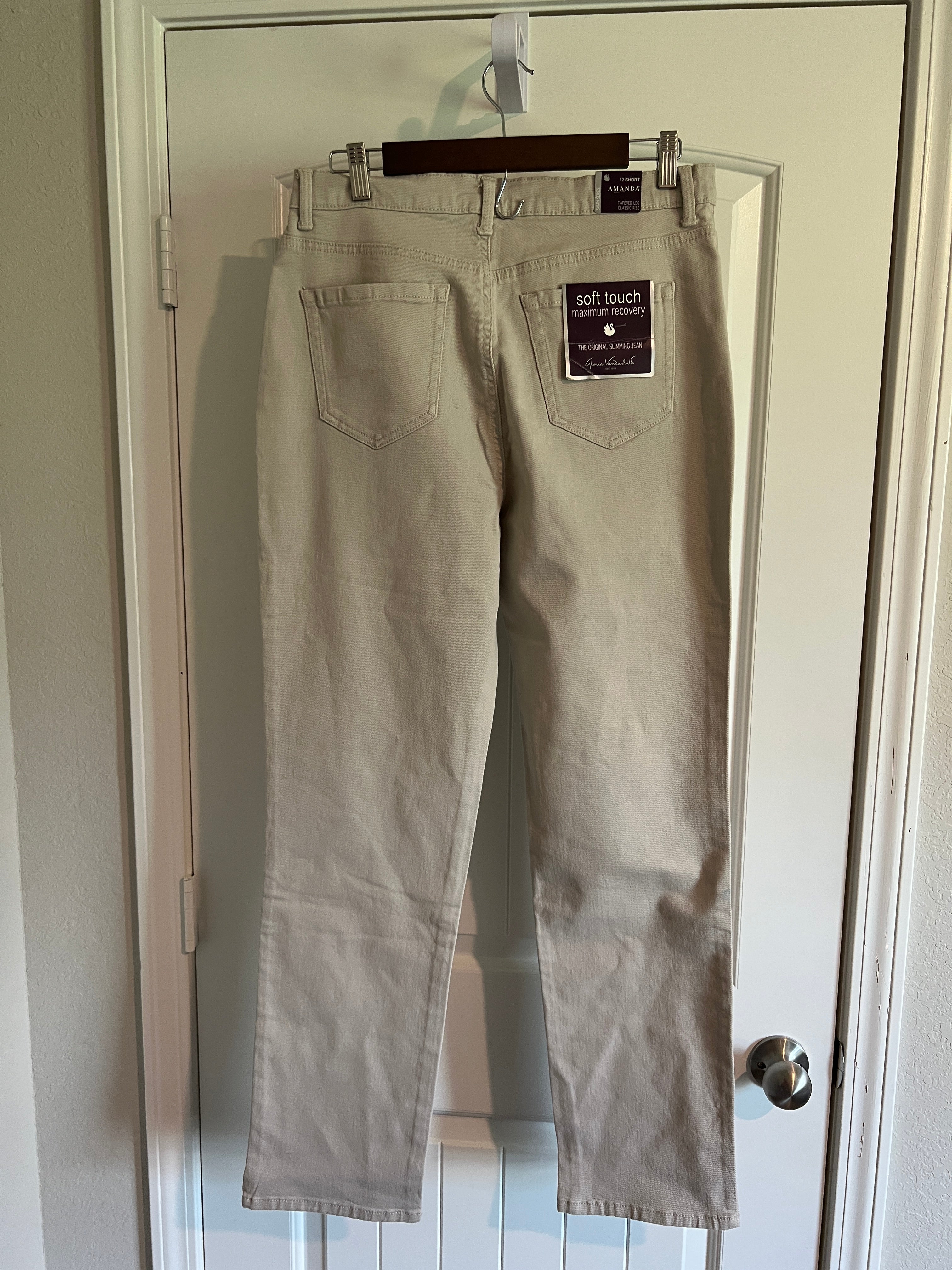 NWT Gloria Vanderbilt Amanda Jeans - Size 12 / 31
