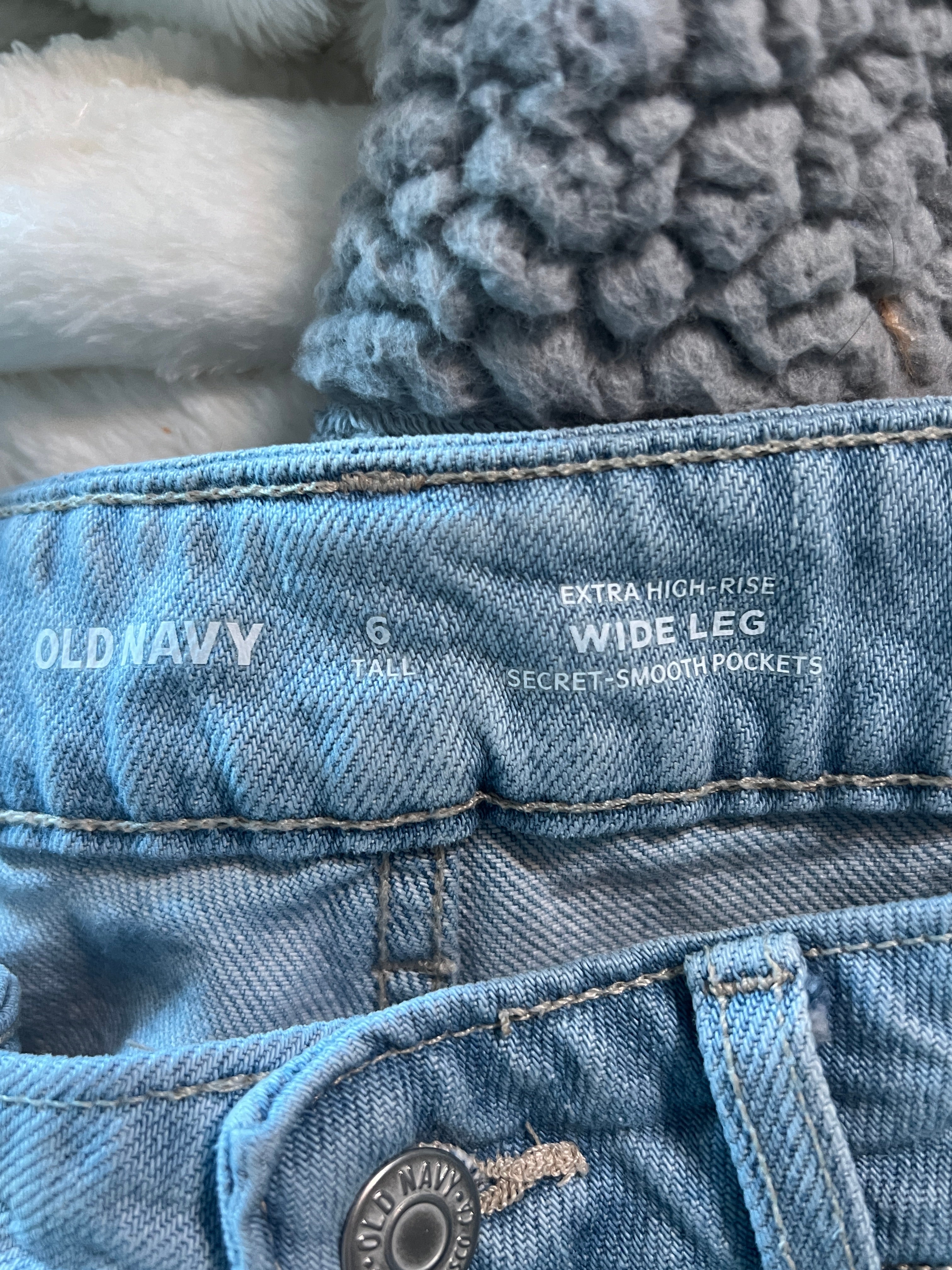 Old Navy High-Rise Wide Leg Jeans - Size 6 Tall