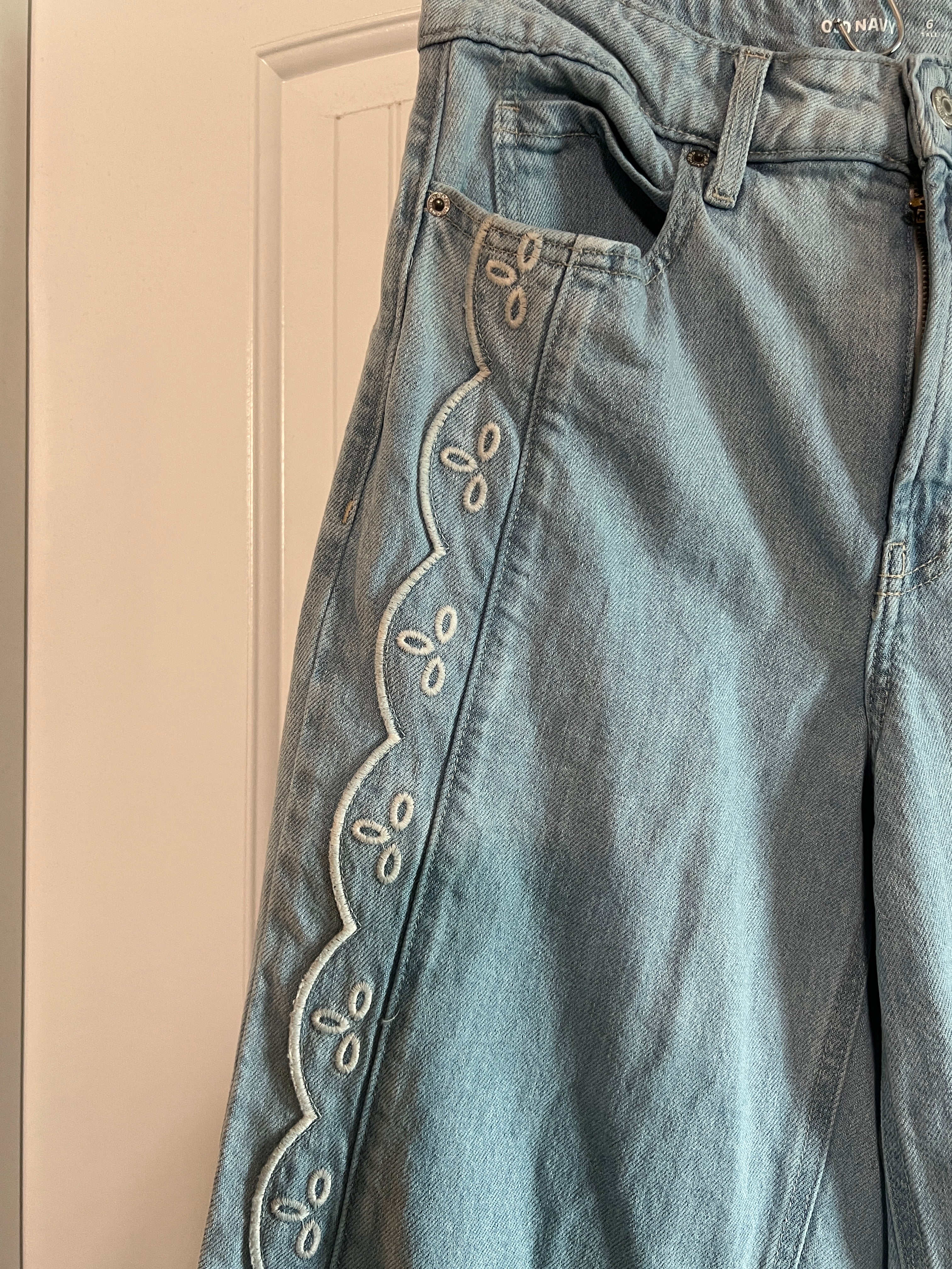 Old Navy High-Rise Wide Leg Jeans - Size 6 Tall