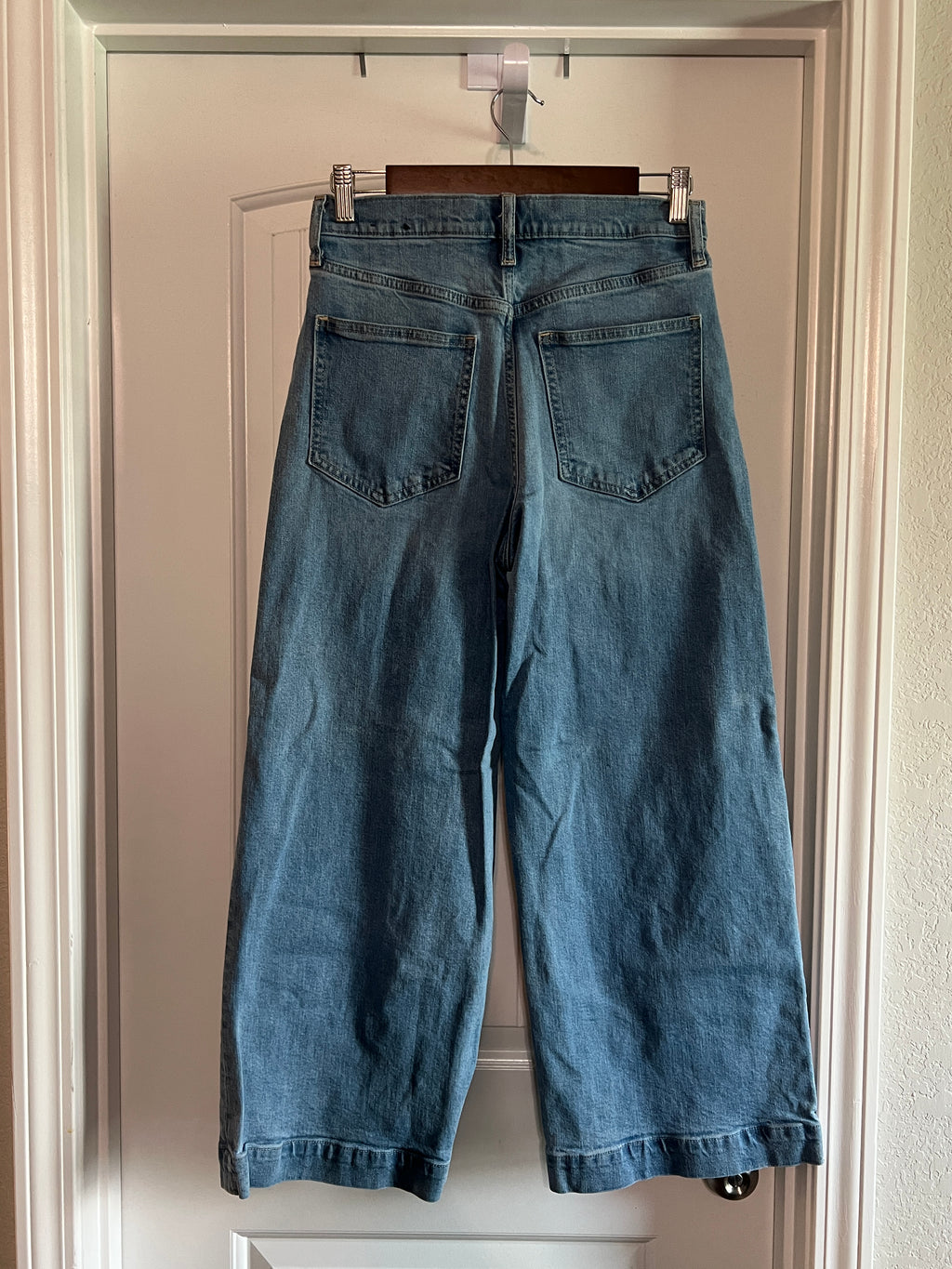 GAP High-Rise Wide Leg Crop Jeans - Size 6