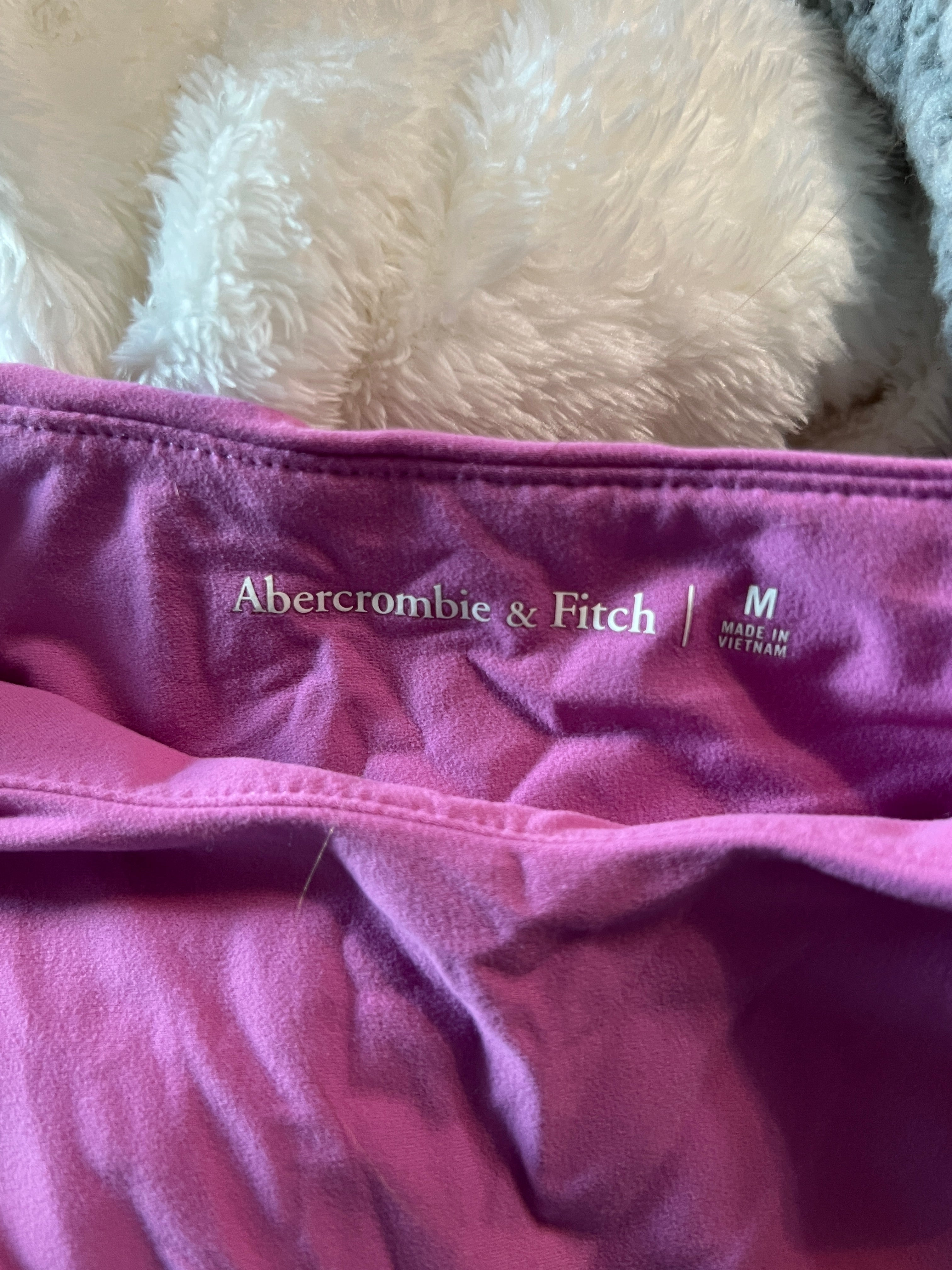 Abercrombie & Fitch Super Soft T-Shirt - Size Medium