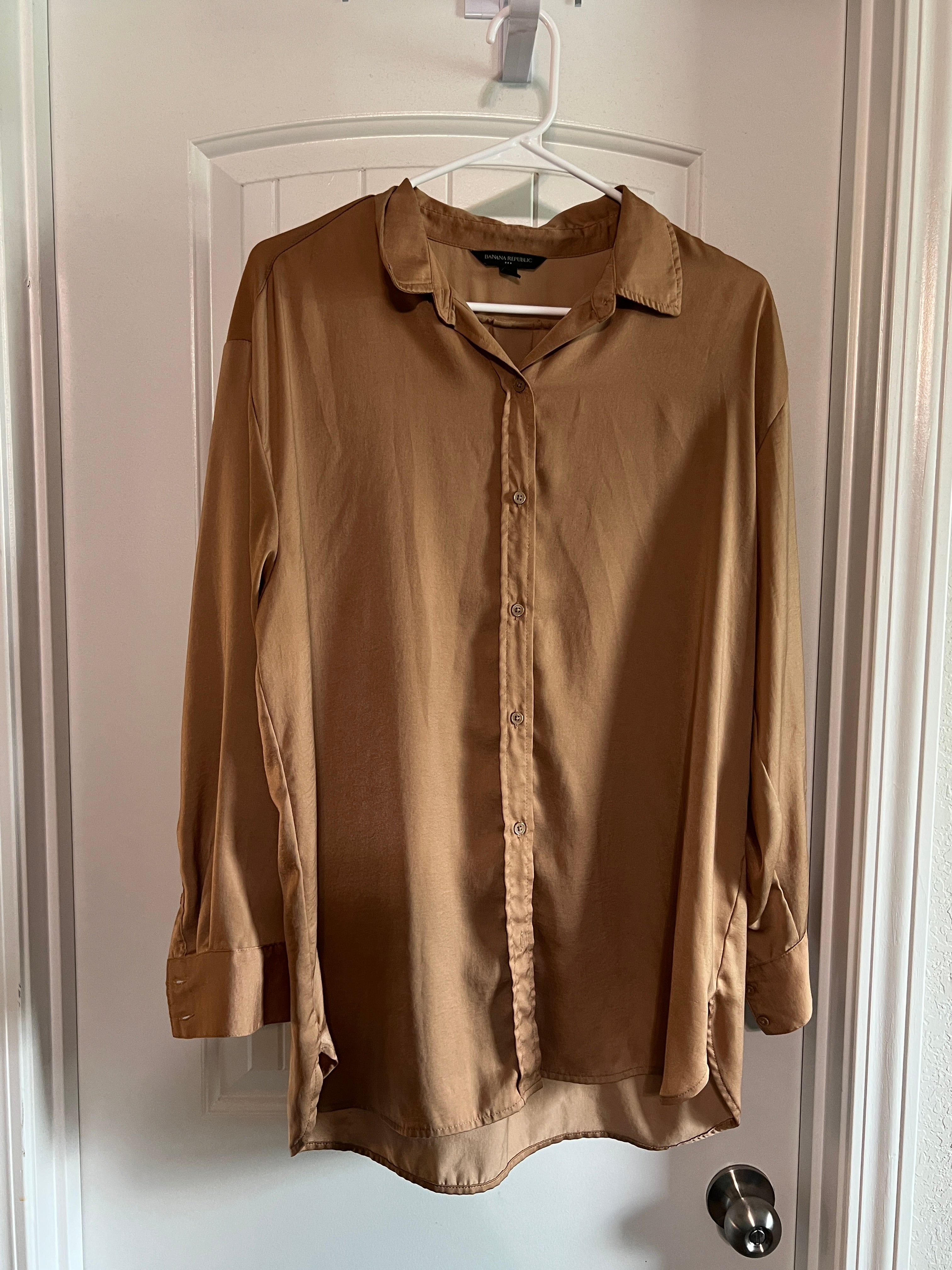 Banana Republic Button-Down Shirt - Size Medium