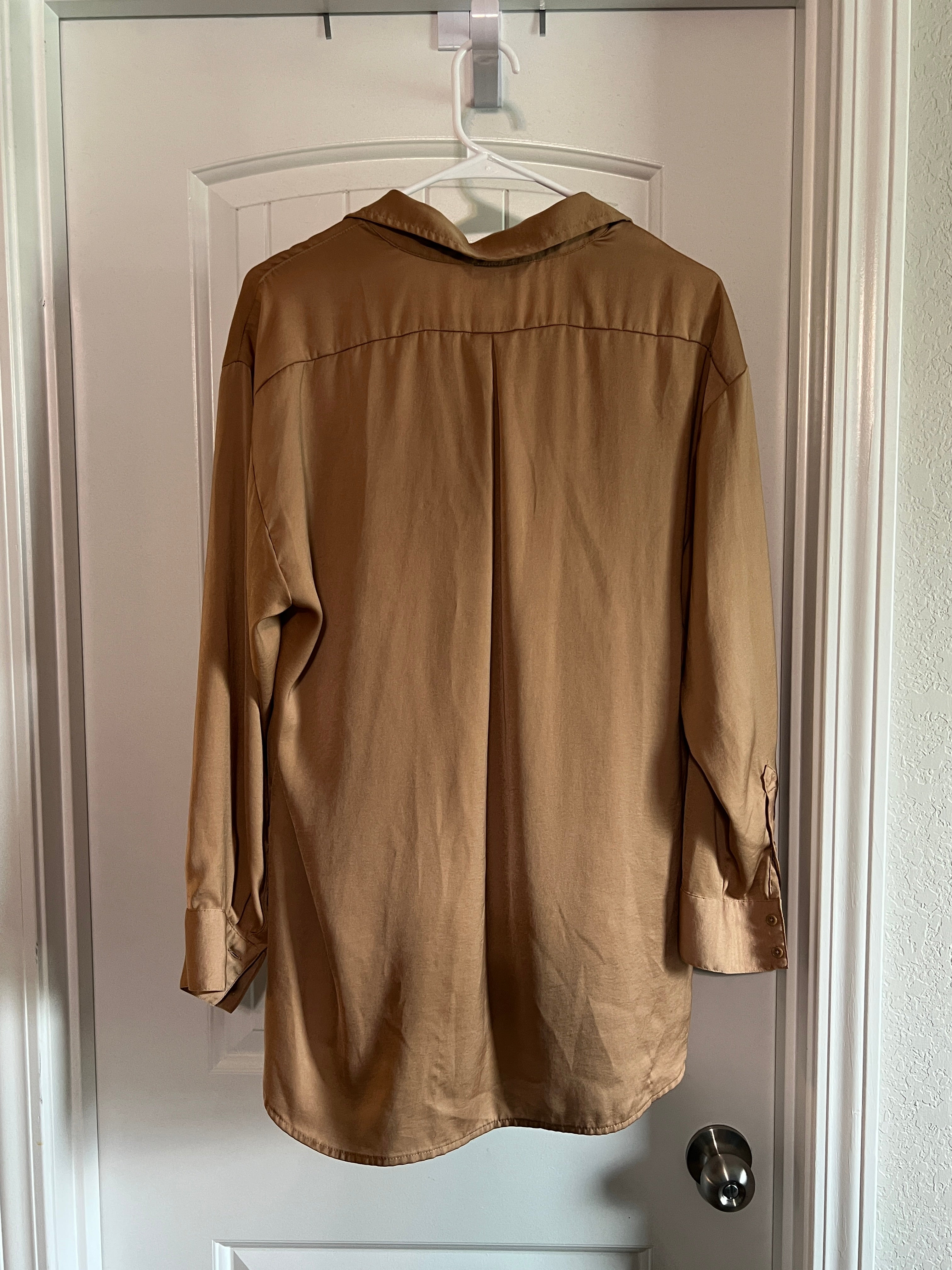 Banana Republic Button-Down Shirt - Size Medium