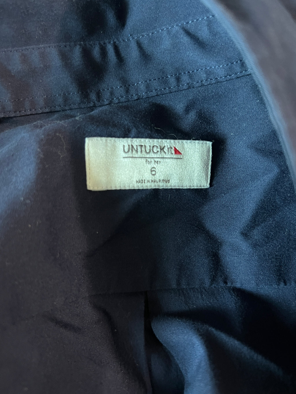 Untuckit Button Down Shirt - Size 6 / 28