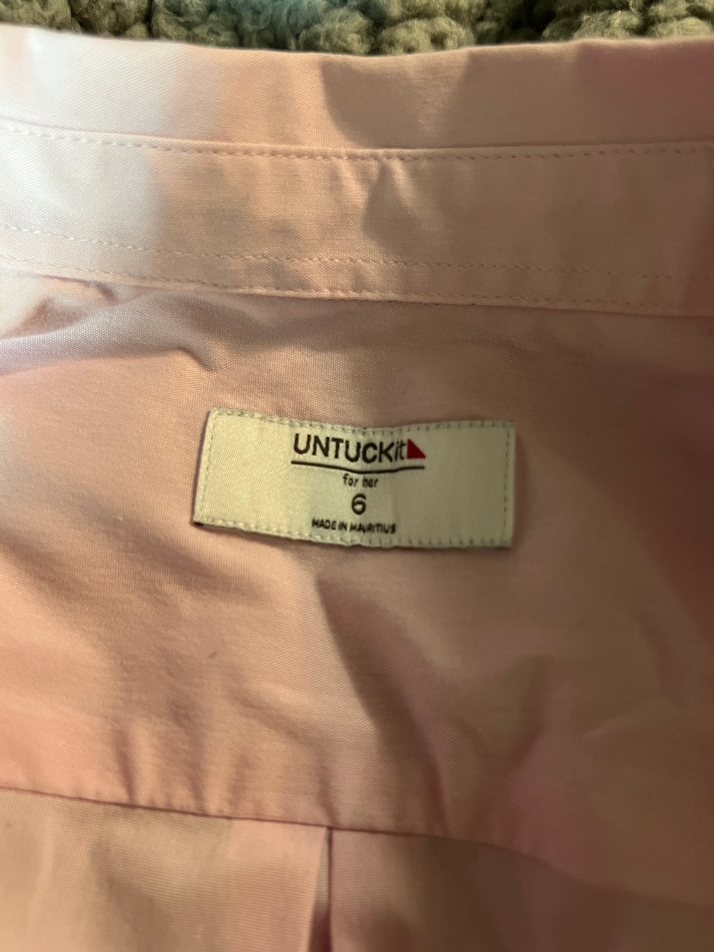 Untuckit Button Down Shirt - Size 6 / 28