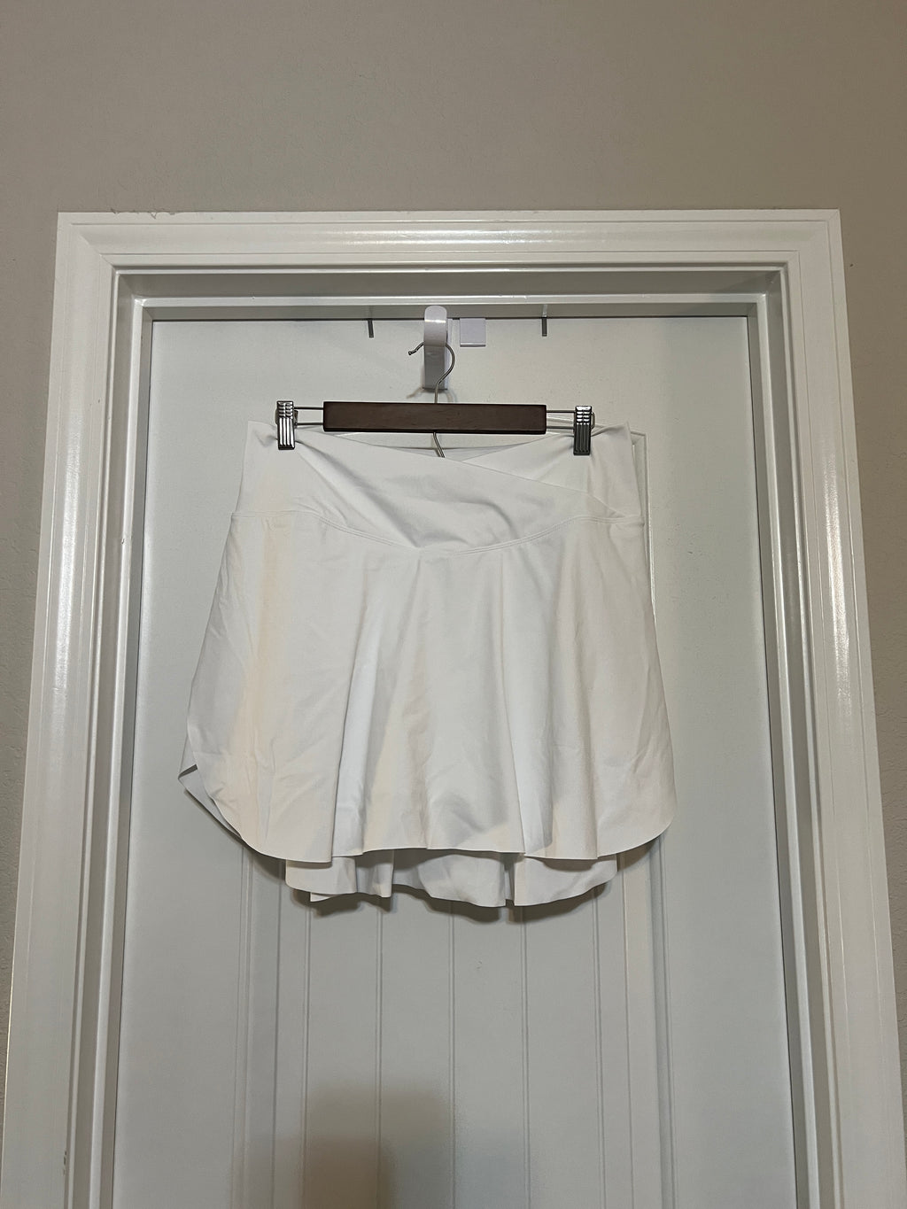 NWT White Halara Skort Longer Length - Size XL