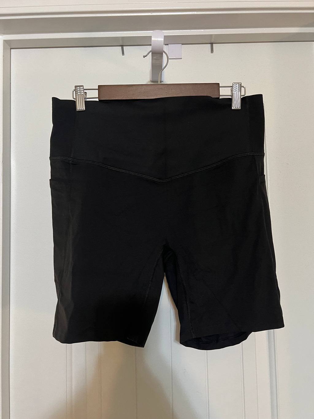 NWT Halara Bike Shorts with Pockets - Size XL