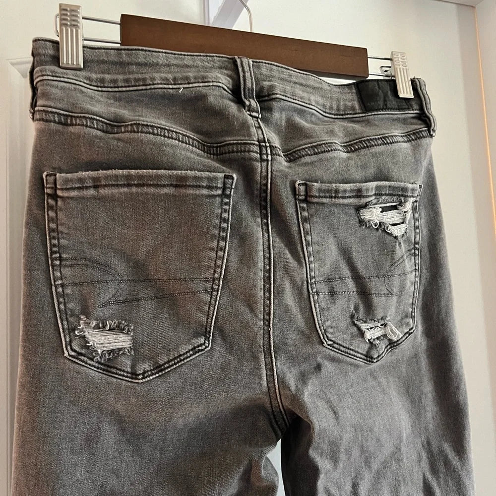 American Eagle Distressed Jeans - Size 8 / 29 / 8 Short