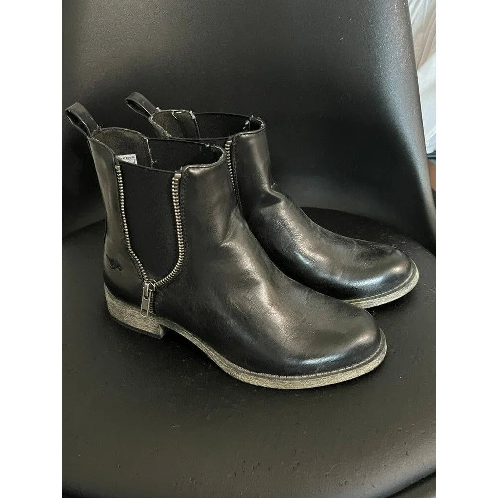 Rocket Dog Black Ankle Boots with Zipper Detail - Size 8
